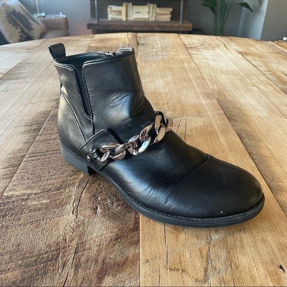 Silver chain black leather ankle flat booties - Picture 2 of 5